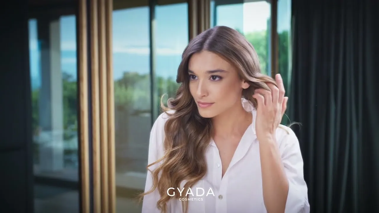 Fotogramma dal video Gyada Spazzole in legno